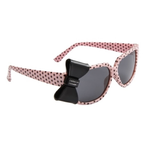 Two for 30 bowtie sunglasses comes with hard case - Picture 5 of 6